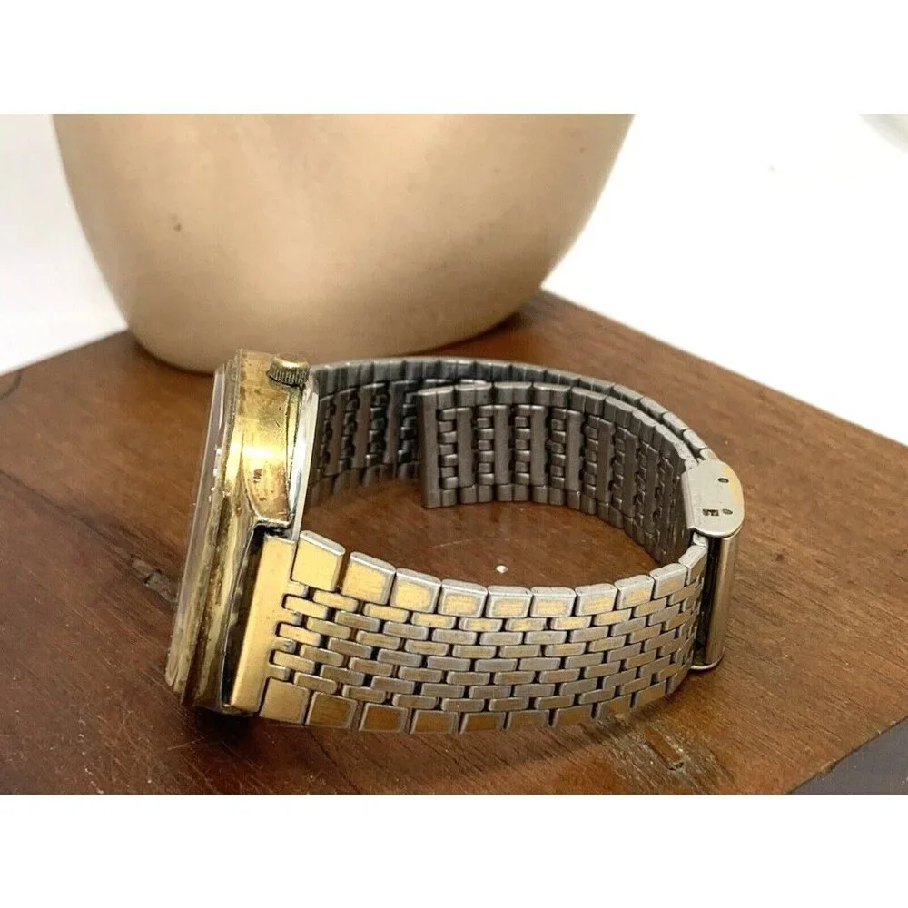 Waltham Mens Watch Vintage Quartz Silver Dial Day Date 33mm Gold Steel B…